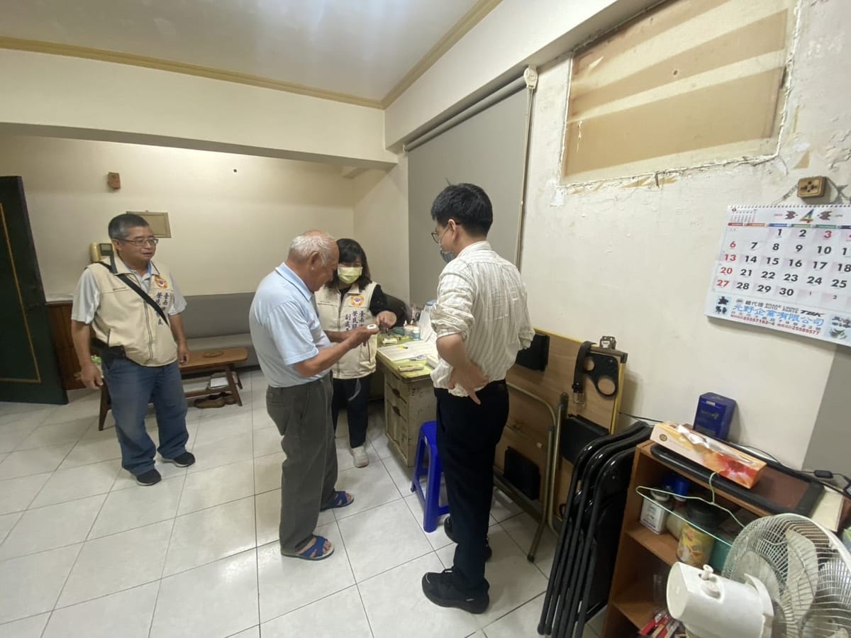 臺南榮服處關懷高齡榮民宣導入住榮家及偕同遠距照護廠商共同照顧退除役官兵