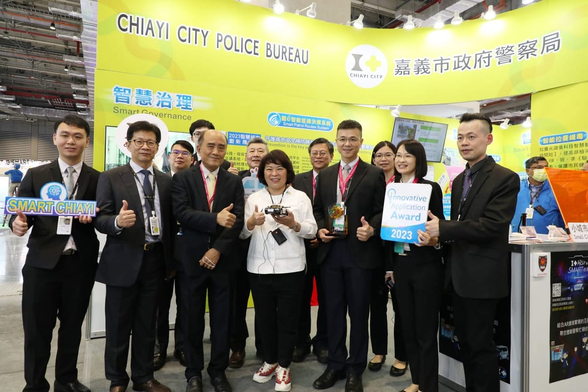 嘉義市長黃敏惠率市府團隊參訪2023智慧城市展 期許運用智慧科技點亮城市幸福