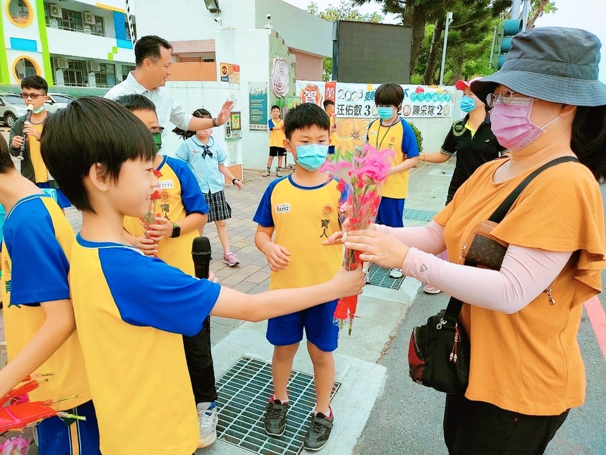 用花讓孩子圓夢 嘉義市育人國小收成康乃馨幫助學生前進韓國