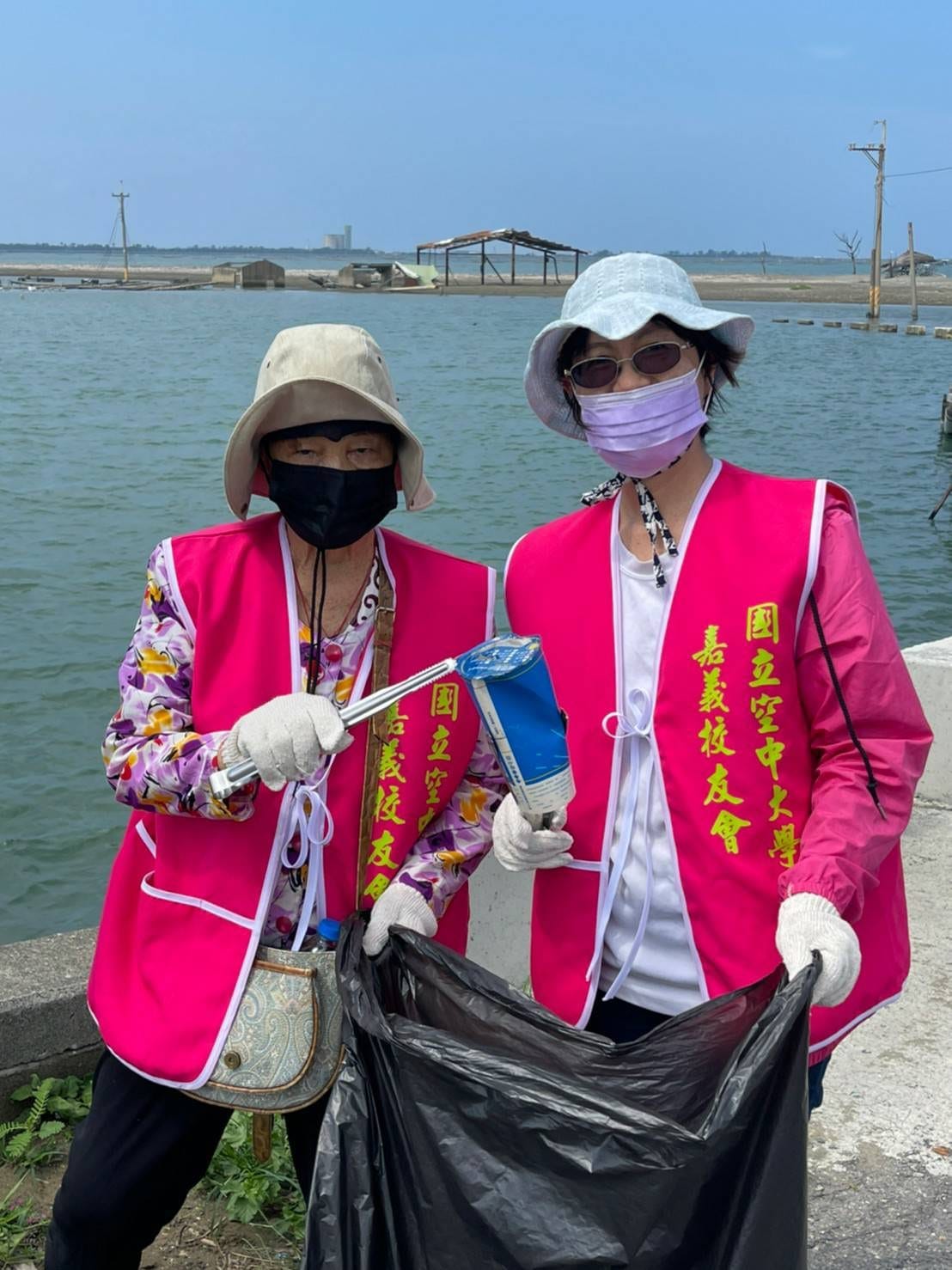 2023世界地球日 國立空中大學嘉義校友會與校友總會同步舉辦淨灘活動