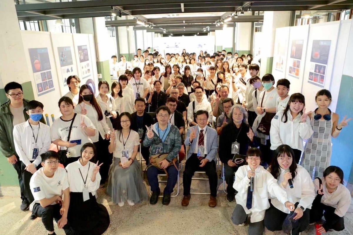 佛光大學產媒系成果展松菸開幕　以「虛空」為題展出傢俱與平面設計