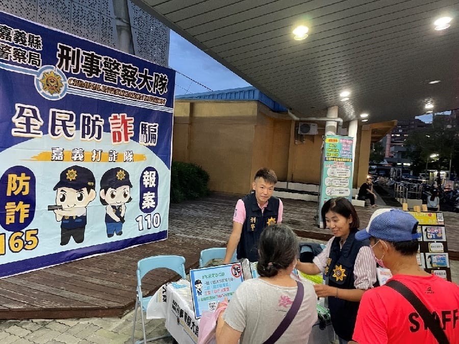 嘉義民雄大士爺文化祭 嘉義縣警察局打詐隊駛進打貓站抓「詐騙鬼」