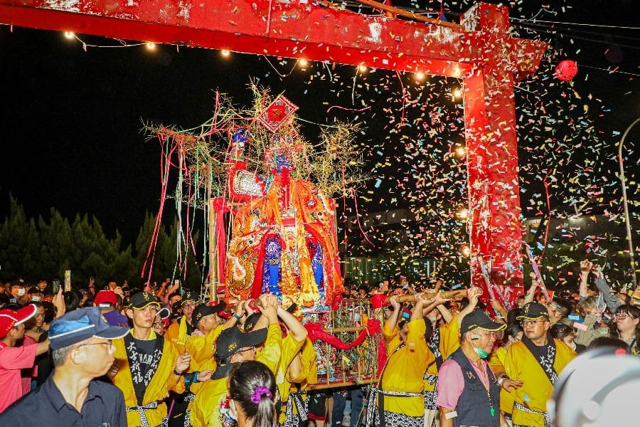 嘉義民雄大士爺祭重頭戲「火化昇天」登場為眾人祈願平安和祛除災厄