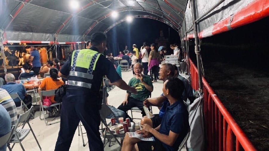嘉義縣布袋分局廟前辦理識詐宣導 結合民眾康樂活動傳授防詐秘訣
