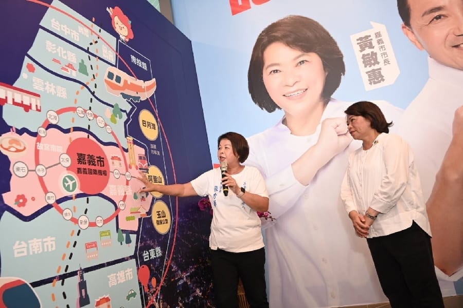 立足中興（競總）邁向中興（大樓）嘉義市立委參選人張秀華聯合競選總部今舉行進駐祈福