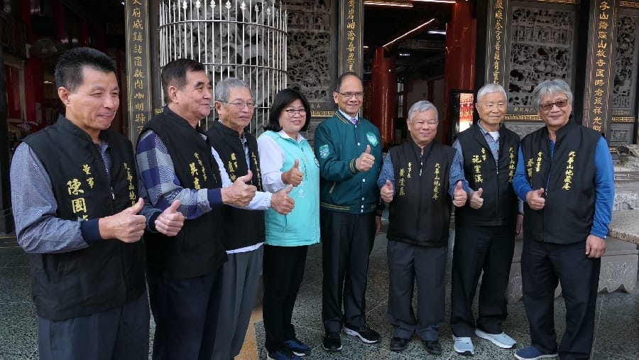 立法院長游錫堃參拜九華山地藏庵 贈送粽子象徵王美惠包中