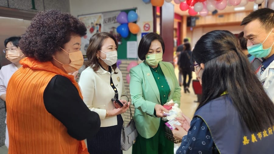 「只有世華沒想到，沒有世華做不到」世華傳愛 「嘉」人好幸福 捐贈電動護理床