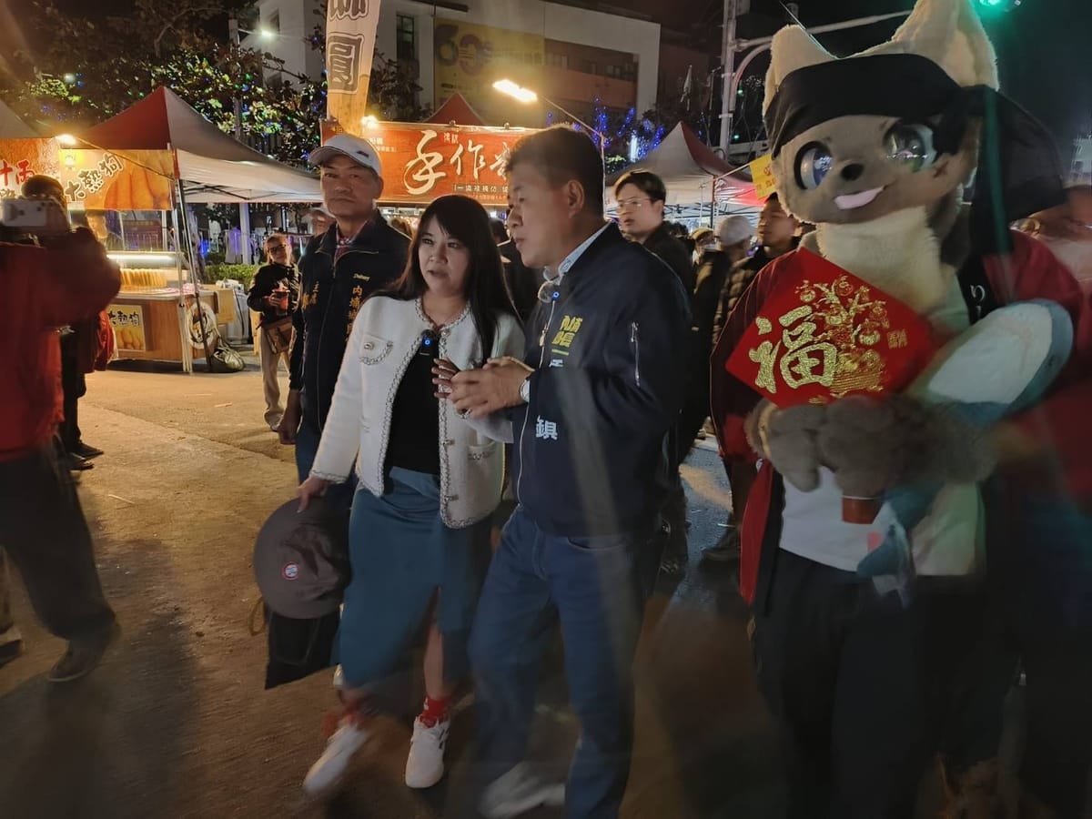 內埔寮初二回娘家 鄉長鍾慶鎮陪鄉親逛年街