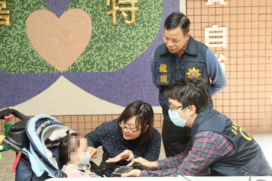 守護每一個小天使 嘉義市攜帶型指紋掃描系統成好幫手