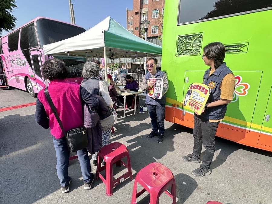 嘉義縣中埔警分局結合衛生局行動醫療服務列車提升反詐動能