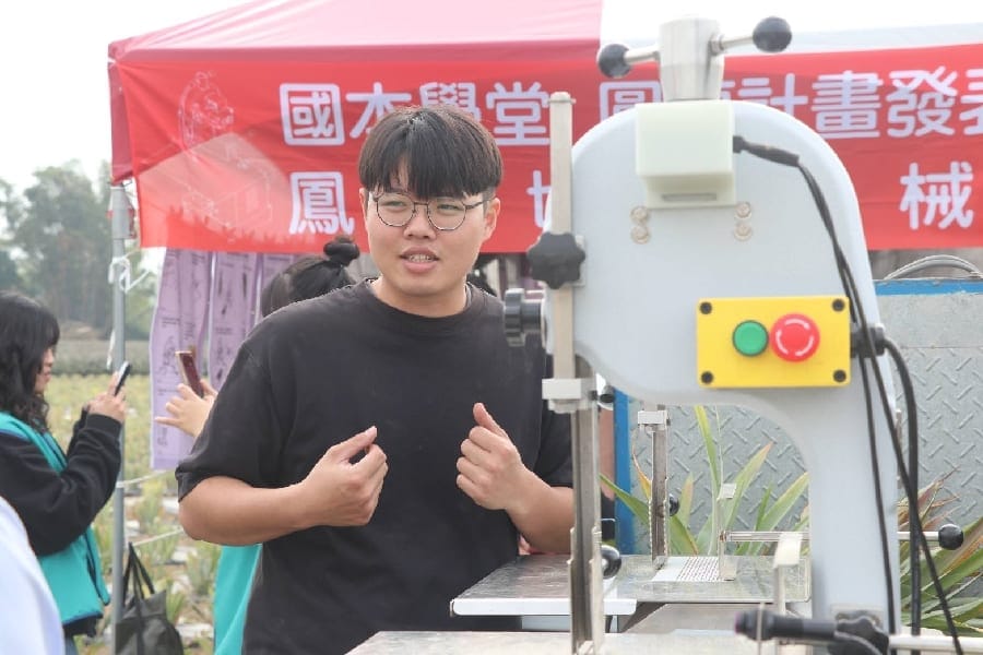 農業新創力！嘉義青農鳳梨切苗機械化發表會