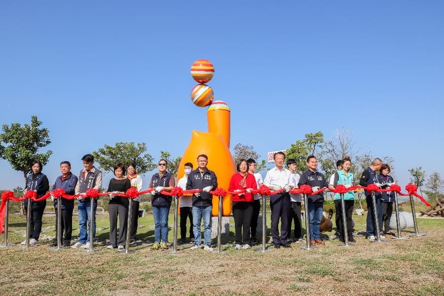 嘉義縣民雄運動公園新地標「律動喵喵」與「我的天鵝啊」超萌亮相