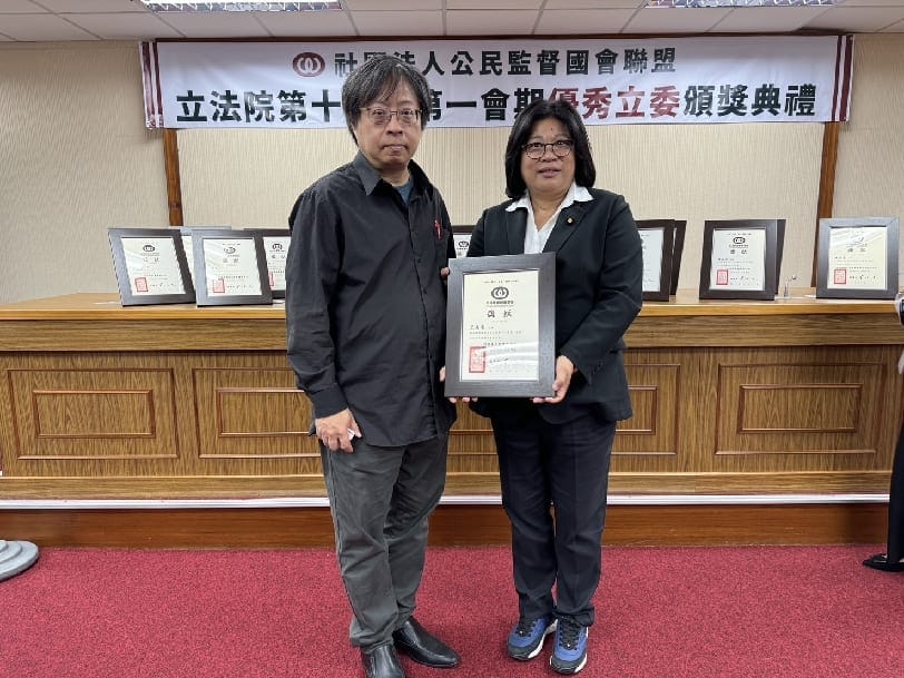 雙料評鑑王美惠再獲優秀立委　問政服務不懈怠　成績看的見