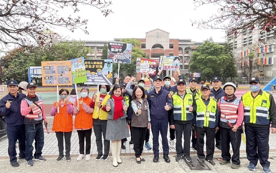 嘉義縣中埔警察局與鄉長共同啟動開學日護童勤務 加強校園安全