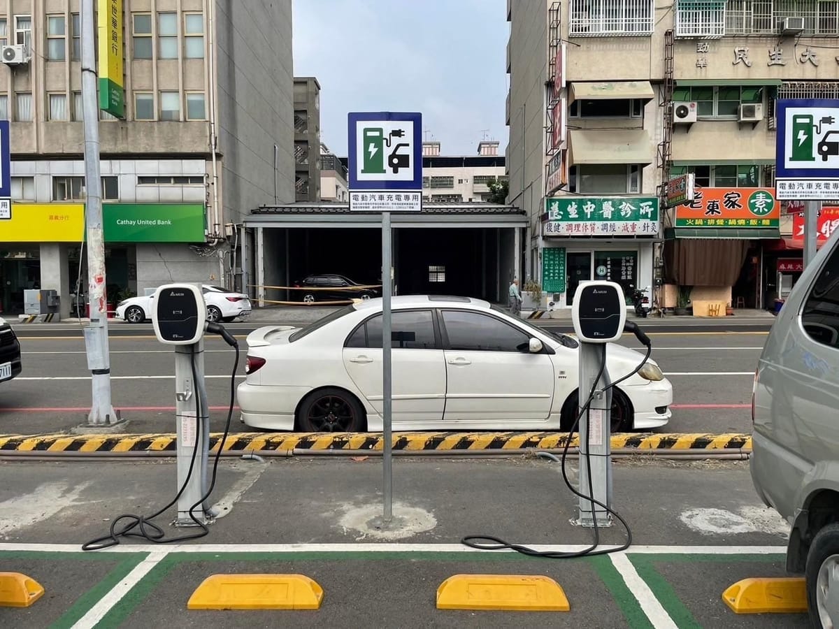 電動汽車充電樁及專用停車位已立法，籲民眾配合使用