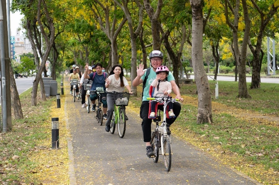 響應世界自行車日「500人」齊聚「來嘉BIKE訪」嘉義市長黃敏惠聯手林莎提倡運動樂活