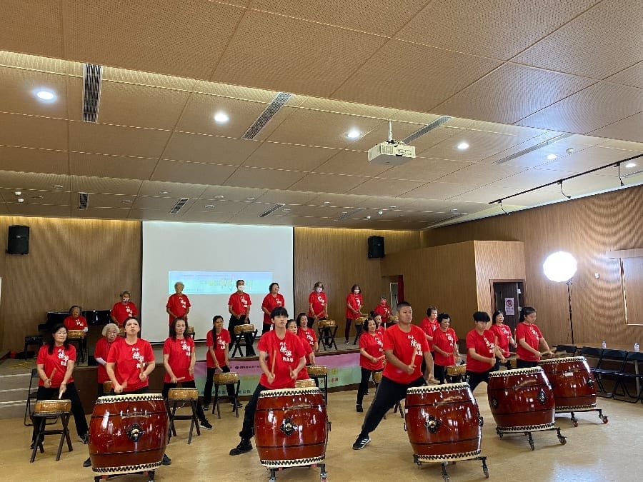 東吳高職表藝科結合德興戰鼓隊 鼓舞弱勢慶端午