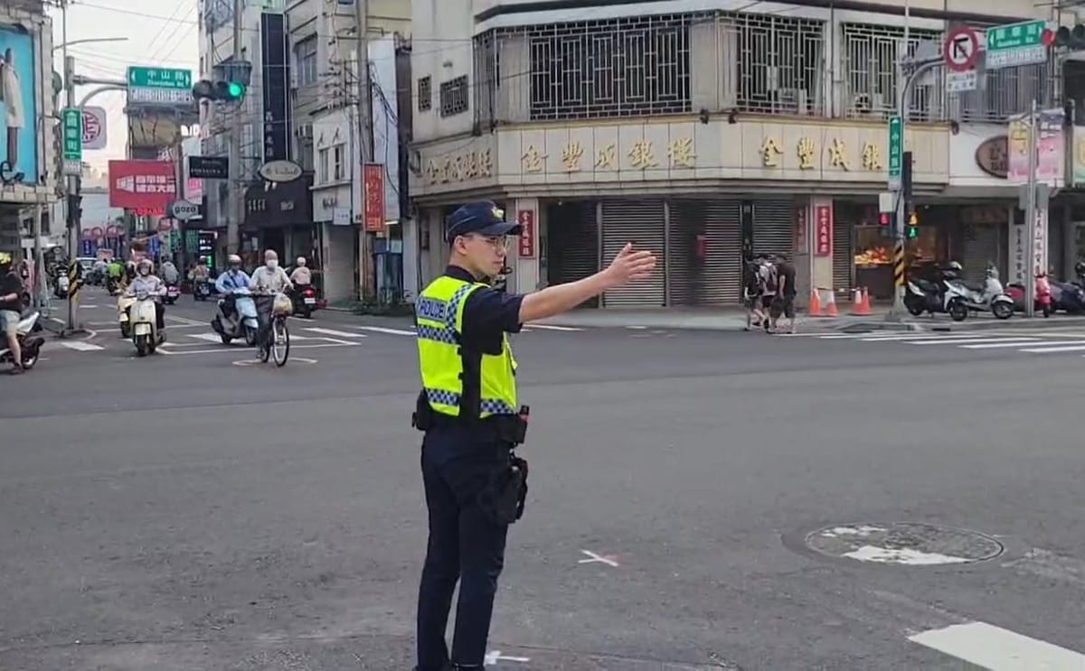 端午連假期間嘉市警執行交通疏導，讓民眾安心出遊。