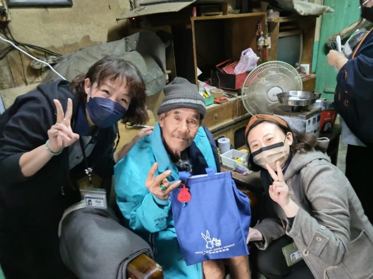 慈濟長照啟動獨居關懷 年菜直送為長輩除舊迎春