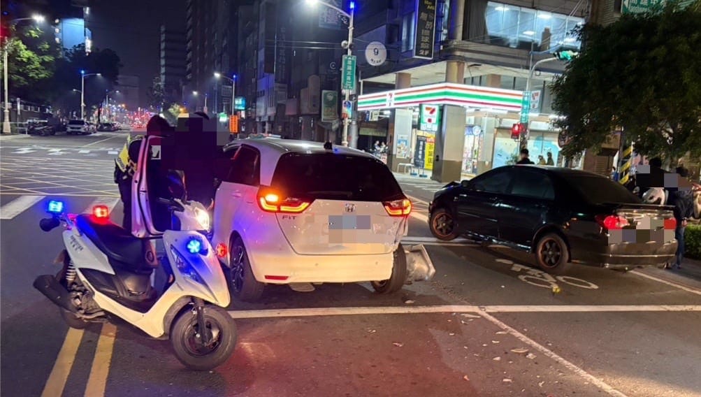 肇事駕駛車內藏毒品 當場逮捕依公共危險、毒品危害防制條例送辦