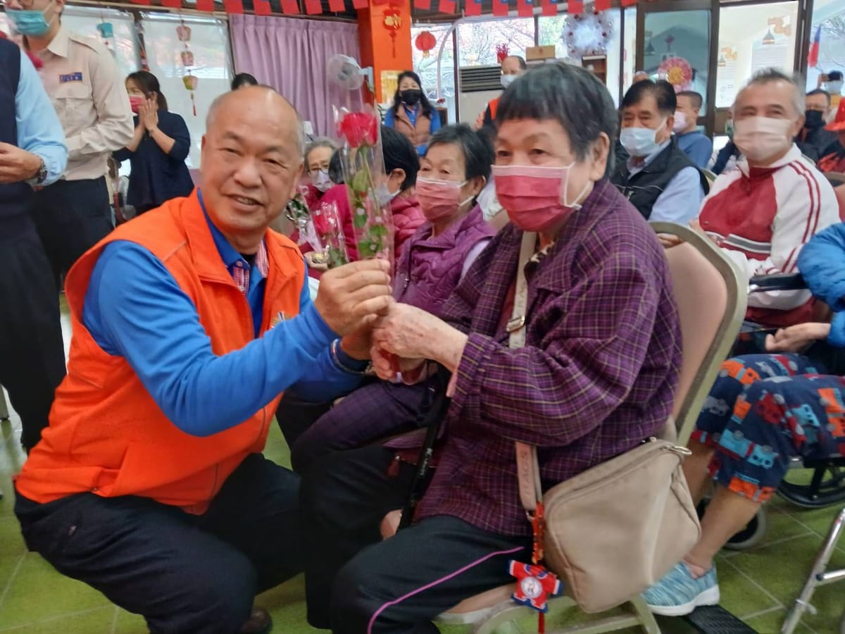 雅雅歌唱協進會前進佳里榮家陪長輩慶祝三八婦女節