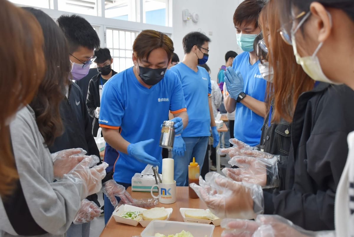 南華大學企業參訪了解產業發展趨勢