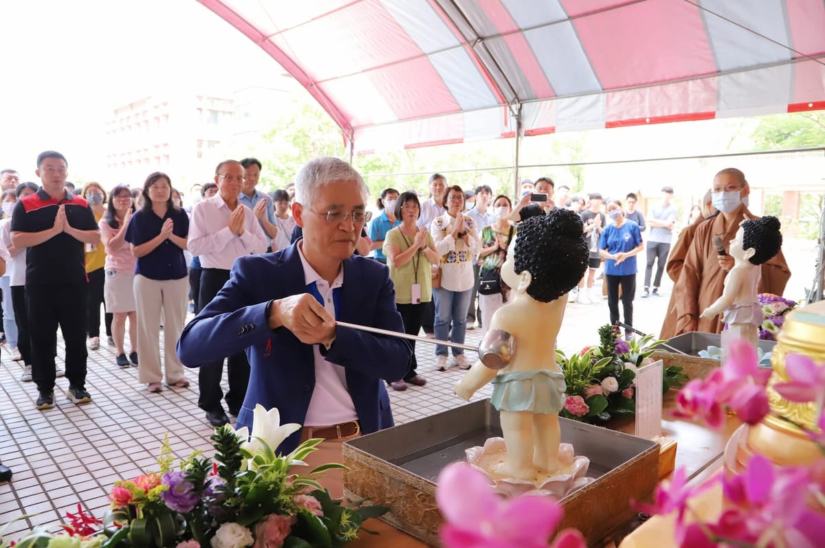 南華大學師生齊聚浴佛 推廣蔬食樂活健走