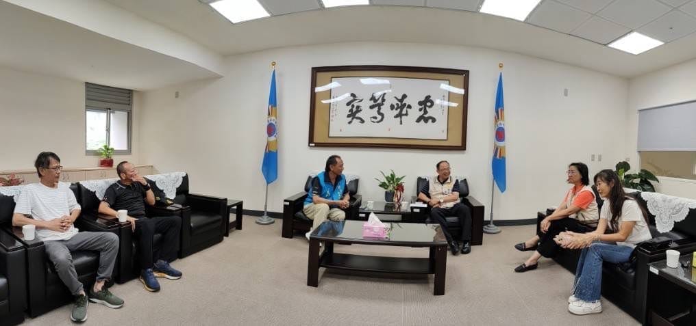 臺南榮服處鏈結陸軍領導士官班校友總會 轉贈愛心物資照顧榮民(眷)
