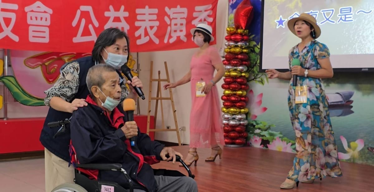 愛唱歌的人充滿年輕活力、樂透歌友會與榮家長輩歡喜來拚歌