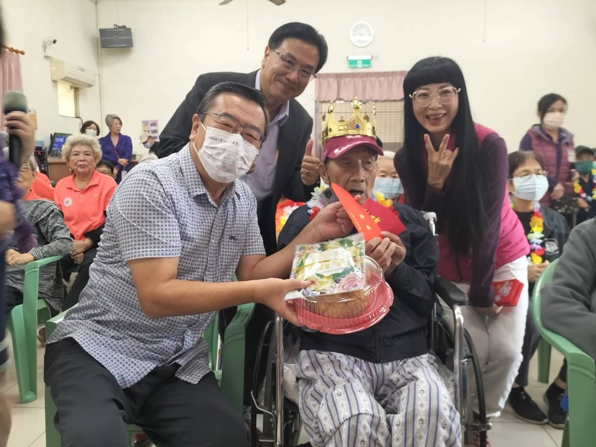 高雄榮家11月慶生會 牡丹大師向榮民前輩祝壽