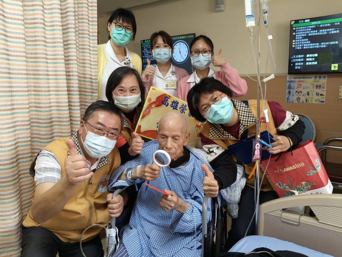 高雄榮家春節慰問住院長輩 愛心關懷祝福早日康復