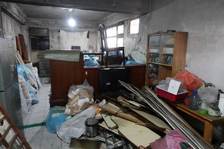 慈濟醫院聯合志工 為受災戶清運重建家園