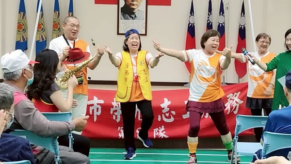 榮欣志工感動服務送歡樂到榮家 陪伴榮民(眷)歡慶母親節