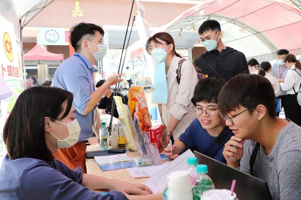 協助應屆畢業生順利接軌職場 嘉大畢業生職涯起飛 50家企業近1,600個職缺