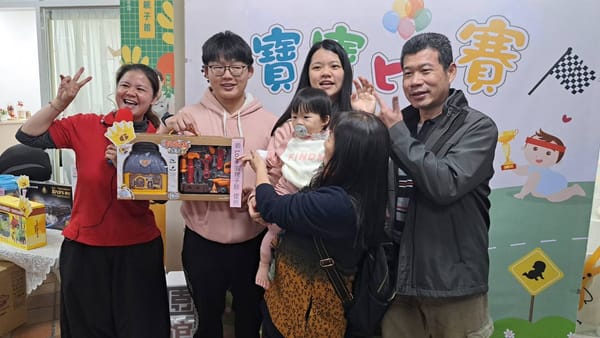 寶寶爬行趣味賽結合二手市集超熱鬧