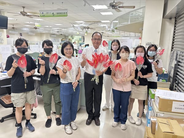 ❤️溫馨感恩的5月 台南安平區蕭泰華區長親送火鶴花祝大家母親節快樂