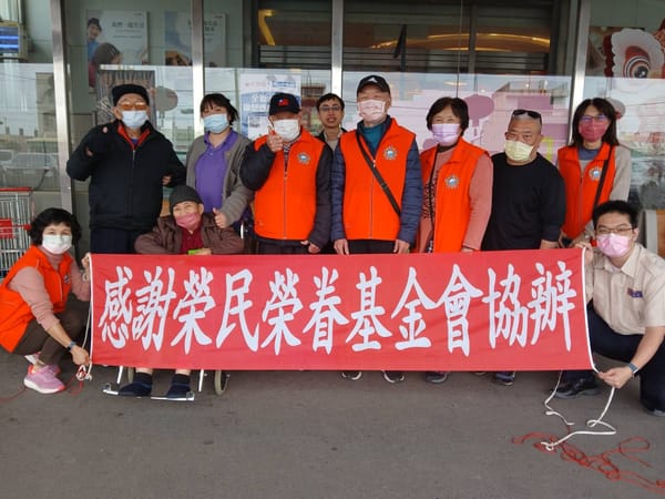 佳里榮家長輩採買春節年貨 滿載而歸準備過好年