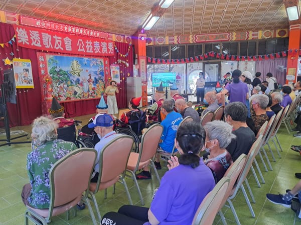 樂透歌友會與佳里榮家共聚歡唱5月慶生會