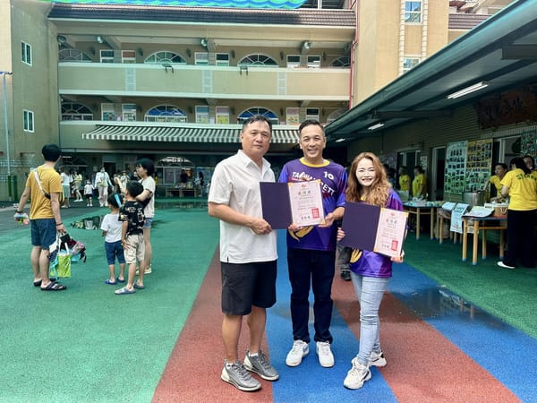 母親節傾盆大雨澆不息愛的行動力------簡光明園長攜手幼兒園師生與家長，溫情支持雷特氏症病友