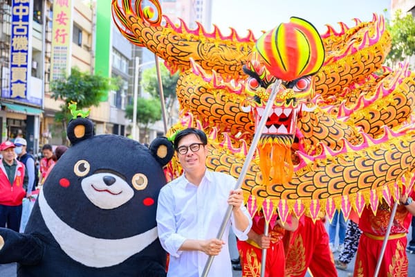 高雄過好年 三鳳中街開跑 市長發紅包 啟動年貨大街